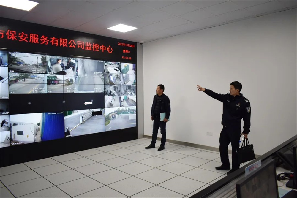 宿州市公安局治安支隊(duì)副支隊(duì)長朱衛(wèi)紅一行蒞臨公司檢查指導(dǎo)(圖4) 宿州市公安局治安支隊(duì)副支隊(duì)長朱衛(wèi)紅一行蒞臨公司檢查指導(dǎo)(圖4)